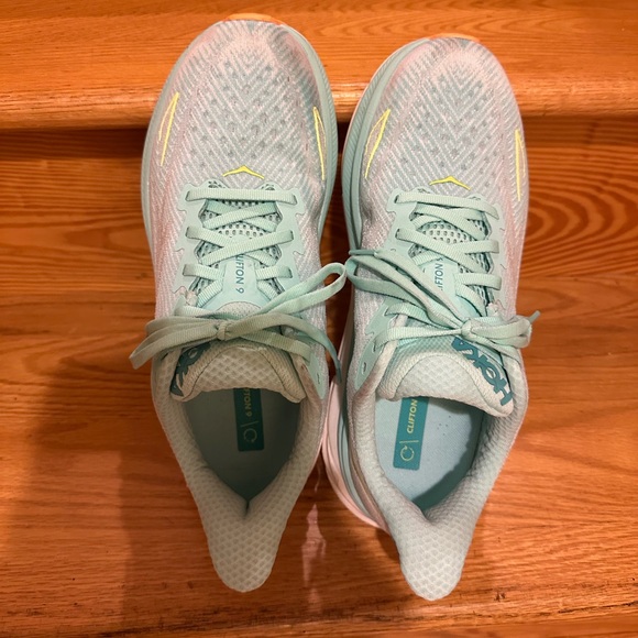 HOKA Women’s Clifton 9-Wide 8.5 - Picture 2 of 8